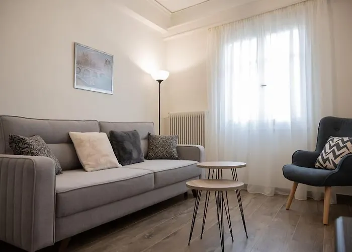 Erato Cosy Apartment By Home Sh